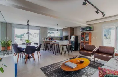 Duplex semi mobiliado, espaço gourmet com terraço privativo, 4 quartos e 3 vagas à venda na Trindade