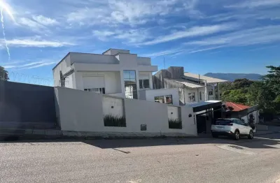 Viabilidade comercial e residencial, vista mar, 4 quartos e ótima localização à venda no estreito em florianópolis.