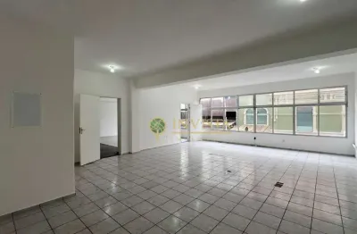 Sala comercial com 440m² e 1 vaga para locação no centro de florianópolis.