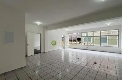 Sala comercial com 440m² e 1 vaga para locação no centro de florianópolis.