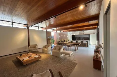 Alto padrão com 3 quartos sendo 2 suítes e varanda gourmet com churrasqueira.