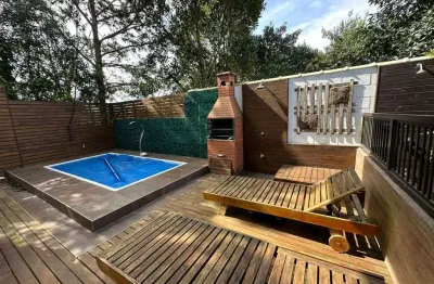 Condomínio fechado, 3 quartos sendo 2 suítes, 1 loft mobiliado na área externa e 4 vagas no campeche - à venda