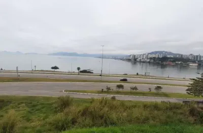 Loja comercial com 96m² e vista mar para locação no estreito .