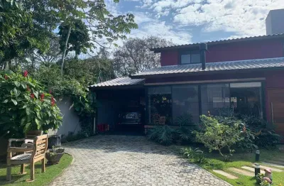 À venda | 375 m², 2 quartos e 2 vagas de garagem - rio vermelho, em florianópolis.