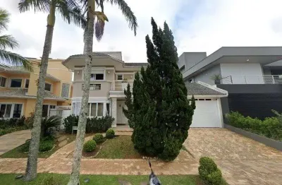 Alto padrão, piscina privativa, sauna, sala de jogos e 4 suítes à venda em jurerê internacional.