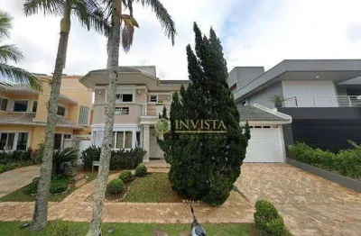 Alto padrão, piscina privativa, sauna, sala de jogos e 4 suítes à venda em Jurerê Internacional.