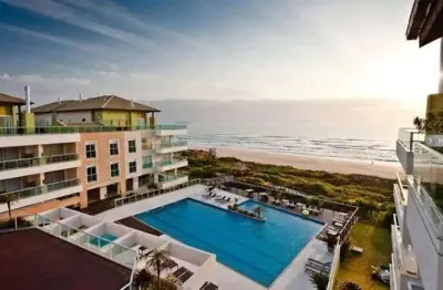 Frente mar à venda na praia do santinho! sacada com jacuzzi, semi mobiliado, 2 quartos e 1 vaga de garagem.