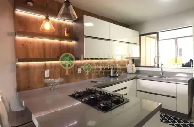 Mobiliado, vista mar, 3 quartos e 1 vaga livre à venda no Estreito.