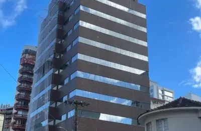 À venda | Life Medical Tower, 77 m², sala comercial com 2 vagas de garagem - Centro, em Florianópolis.