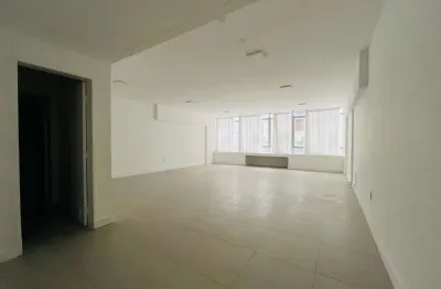Sala comercial com 60m² à venda no centro de florianópolis.