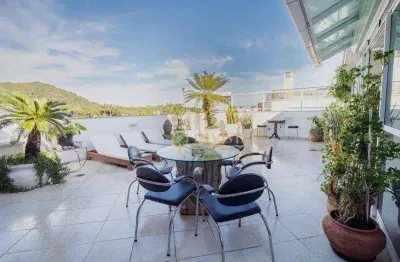 Á venda | 185 m², terraço privativo, churrasqueira, 3 quartos e 2 vagas de garagem - praia de jurerê internacional, em florianópolis.