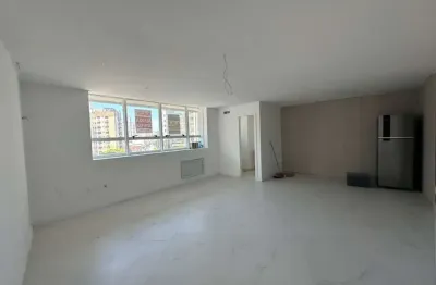Sala comercial com 40m² para locação no centro de florianópolis.
