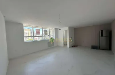 Sala comercial com 40m² para locação no centro de florianópolis.