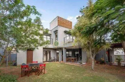 Casa de alto padrão com 4 quartos e churrasqueira à venda no rio tavares.