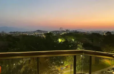 À venda em frente ao parque da luz! semi mobiliado, sacada com vista mar e 1 vaga de garagem.