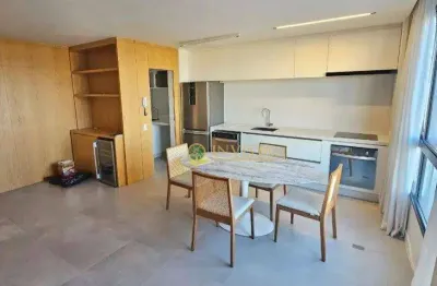 À venda próximo ao passeio pedra branca na palhoça! mobiliado, andar alto, 3 suítes e 2 vagas de garagem.