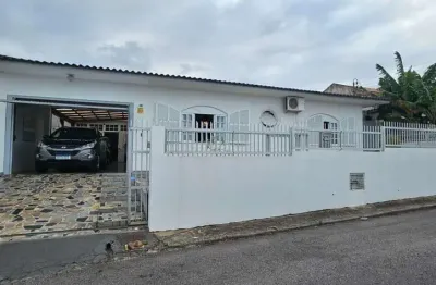 À venda | 200 m², 4 quartos e 3 vagas de garagem - Capoeiras, em Florianópolis.
