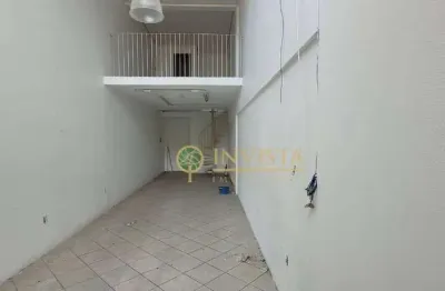 Loja comercial com mezanino e 60m² para locação no centro de florianópolis.