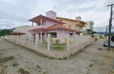 À venda | 495 m², 3 quartos, sacada, jardim - santo amaro da imperatriz.