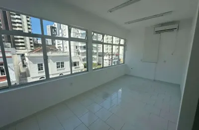 Sala comercial com 4 salas para alugar na Rua Dom Jaime Câmara, 245, Centro, Florianópolis