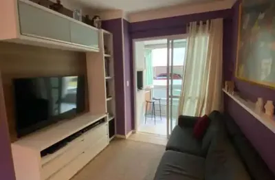 À venda no itacorubi! sacada, semi mobiliado, 2 quartos e 2 vagas de garagem.