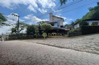 À venda no bairro saco grande! 720m² de terreno, 3 quartos, churrasqueira e 2 vagas de garagem.