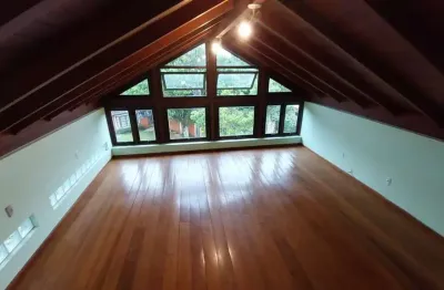 Para locação | Casa em Cond. fechado com 3 suítes, churrasqueira e 2 vagas  - Na Lagoa da Conceição