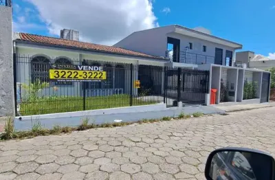 Á venda  |  177m² de área construída, 4 quartos, churrasqueira e 2 vagas de garagem - bairro santa mônica