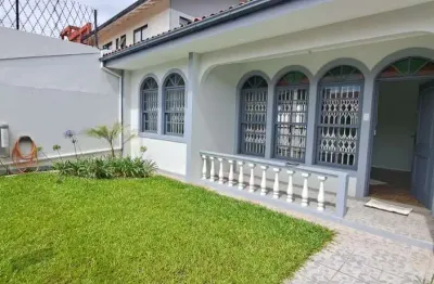 Casa com 4 quartos à venda no bairro Santa Mônica, em Florianópolis/SC.