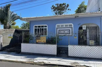 Casa à venda no bairro estreito! edícula com 2 pisos, 3 quartos e 2 vagas de garagem.