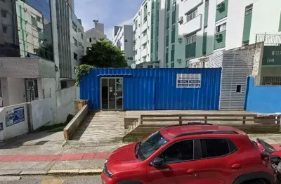 Terreno com 414,59m² à venda no centro de florianópolis.
