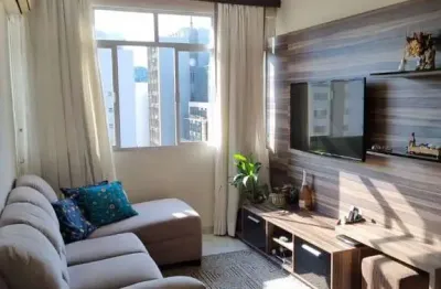 À venda no centro de florianópolis! apartamento em andar alto, 2 quartos e 1 vaga de garagem.