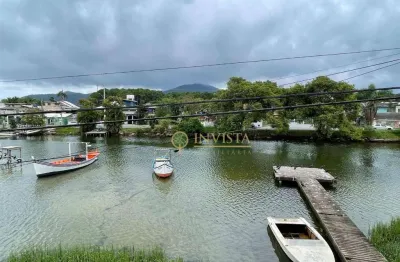 À venda | 670 m², 8 quartos e 4 vagas de garagem - canal da barra da lagoa, florianópolis.