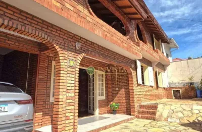 À venda | 151m², 4 quartos, sala com lareira, churrasqueira e 2 vagas de garagem - coqueiros, em florianópolis.