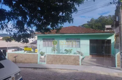 Terreno de 573m² com duas casas! à venda na trindade, próximo à ufsc
