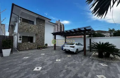 À venda | 400 m², oportunidade para investidores, 3 apartamentos, 10 vagas e espaço gourmet com churrasqueira.