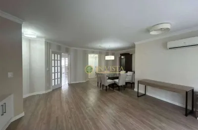 Semi mobiliado com 4 quartos e 2 vagas - à venda no centro de florianópolis.