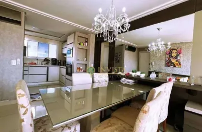 À venda no centro de florianópolis! 3 quartos, andar alto e 2 vagas de garagem.