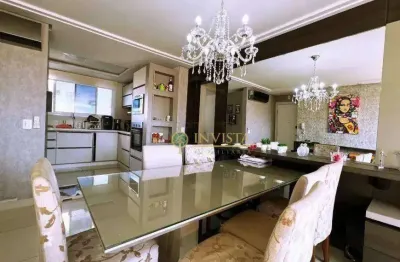 À venda no centro de florianópolis! 3 quartos, andar alto e 2 vagas de garagem.