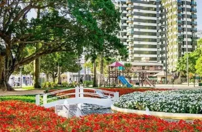 À venda no centro de florianópolis! 94 m², 3 quartos, sacada e 1 vaga de garagem.