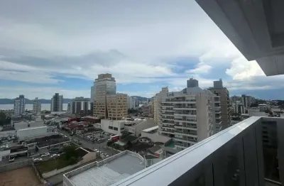 Andar alto, sacada com churrasqueira e vista para o mar, 3 quartos (sendo 3 suítes) e 2 vagas de garagem - à venda no bairro estreito.