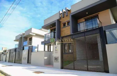 Casa com 3 quartos, área gourmet com churrasqueira e 2 vagas de garagem - À venda na Praia do Campeche.