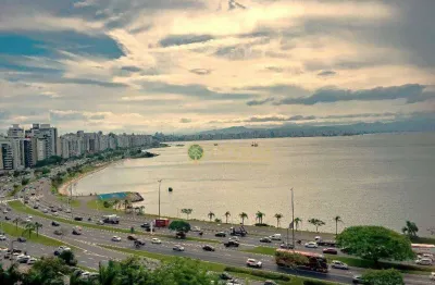 Frente Mar, 3 quartos, Andar alto e 1 vaga de garagem! À venda na Av. Beira Mar Norte.