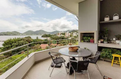 Casa em Condomínio Fechado com 4 quartos e vista Mar - À venda, no bairro João Paulo em Florianópolis.