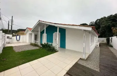 Casa à venda com 3 quartos, varanda gourmet com churrasqueira e 2 vagas de garagem - praia dos ingleses, em florianópolis.