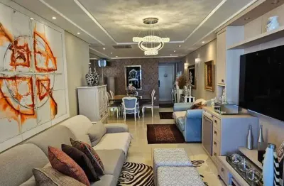 À venda no bairro estreito! 3 quartos, alto padrão, sacada com churrasqueira, vista mar, hidromassagem e 2 vagas de garagem.