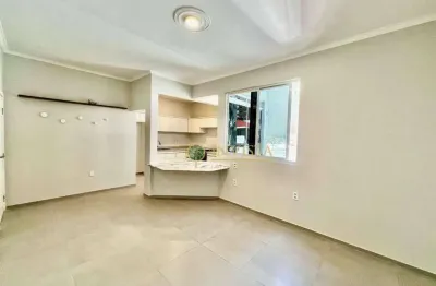 À venda | 2 quartos, reformado, semi mobiliado - centro de florianópolis