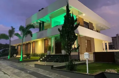 À venda no bairro pedra branca! alto padrão, 3 quartos, hidromassagem, piscina e 2 vagas de garagem.