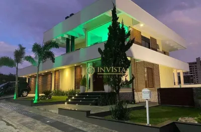 À venda no bairro pedra branca! alto padrão, 3 quartos, hidromassagem, piscina e 2 vagas de garagem.