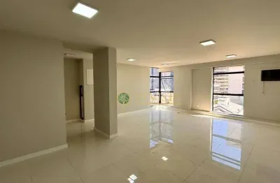 Sala comercial com 50m² e 1 vaga de garagem - à venda no centro de florianópolis.